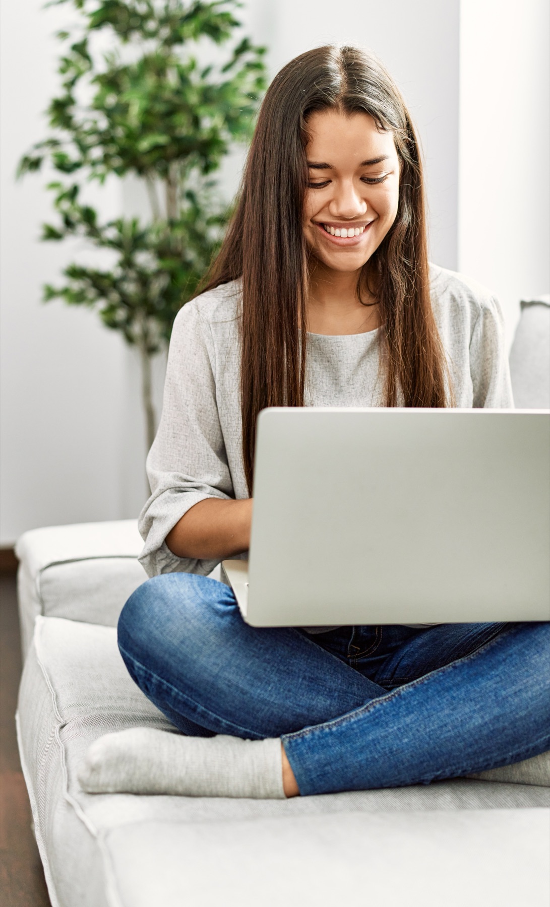 Prospective MSW student working on a laptop at home